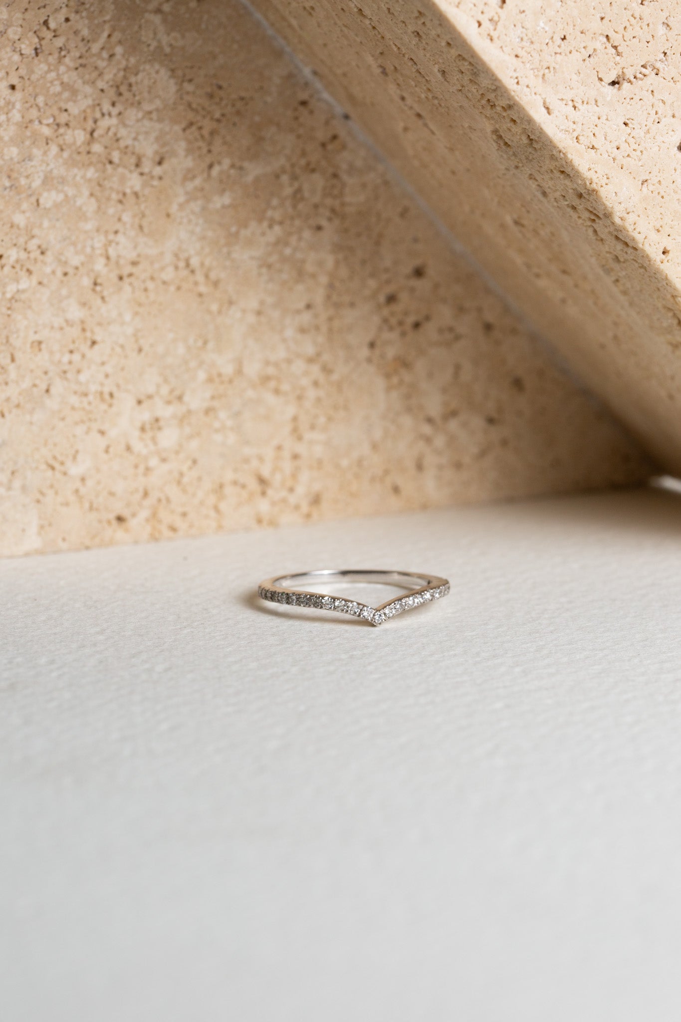 Wishbone-shaped diamond wedding band, in white gold