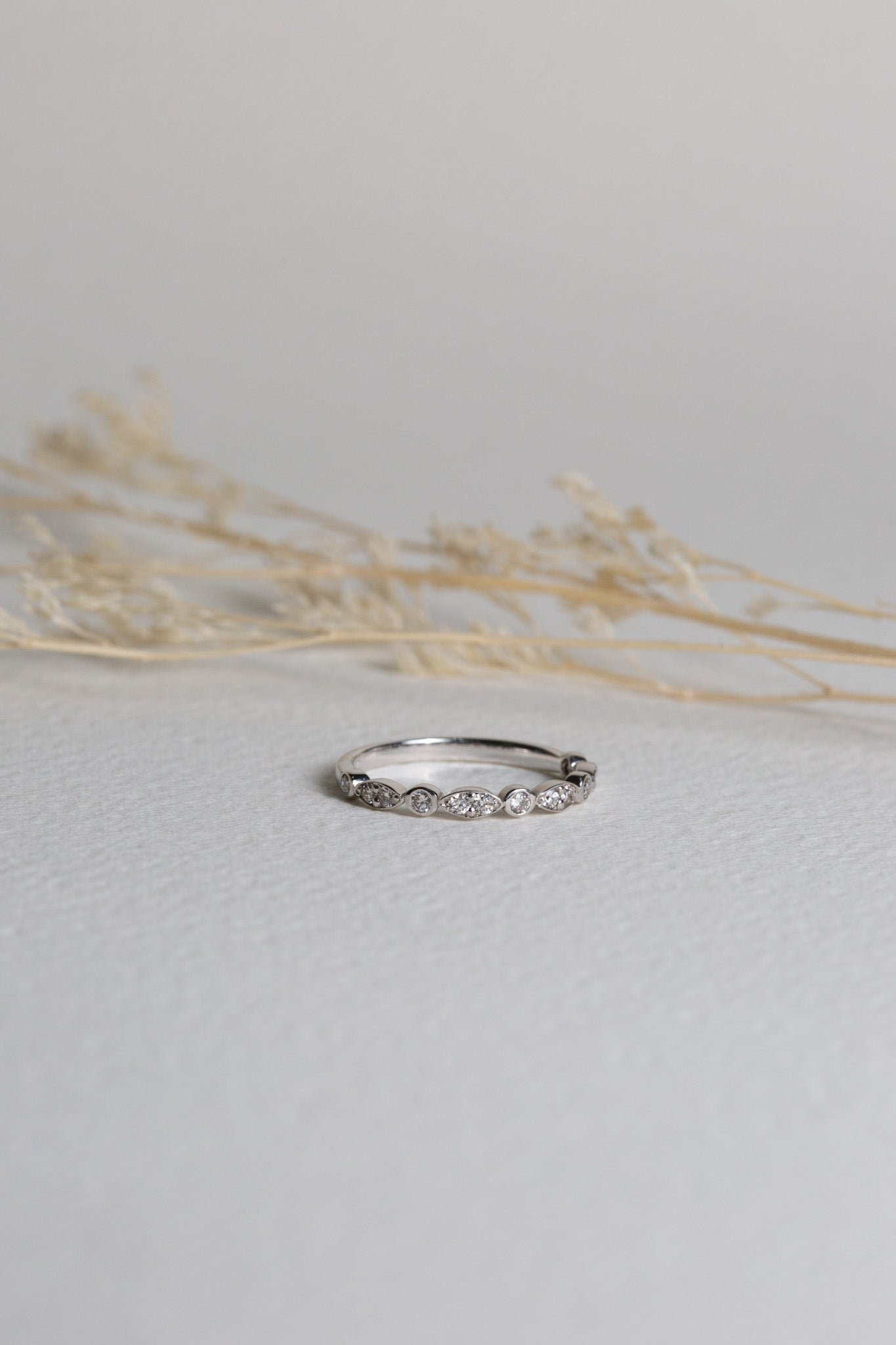 White gold vintage-style wedding ring