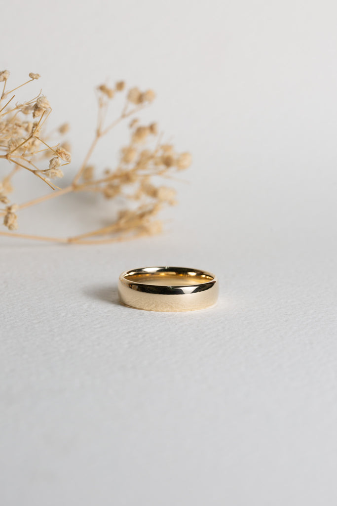 Mens traditional plain gold wedding ring