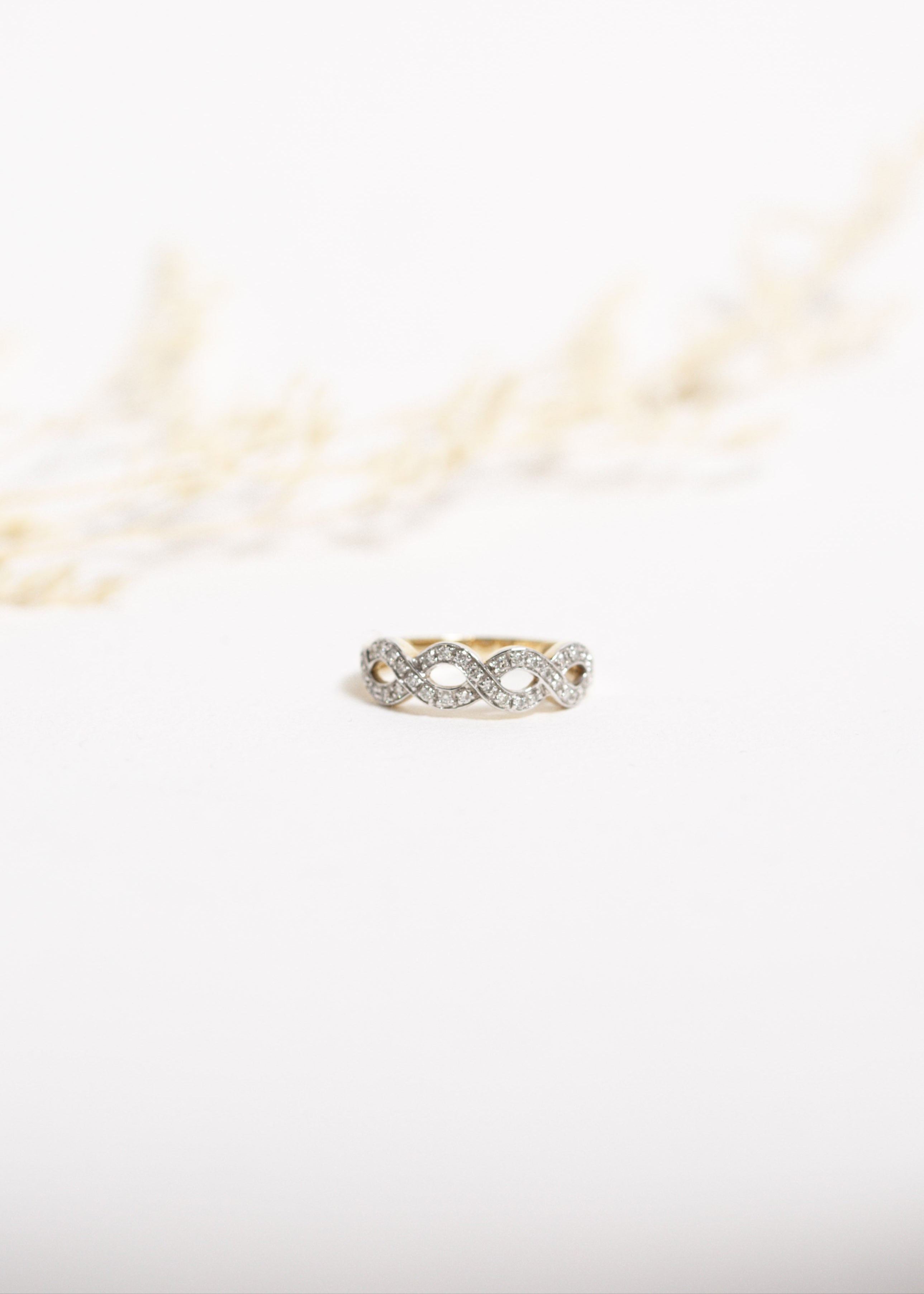 Serra Diamond Ring Infinity Yellow Gold