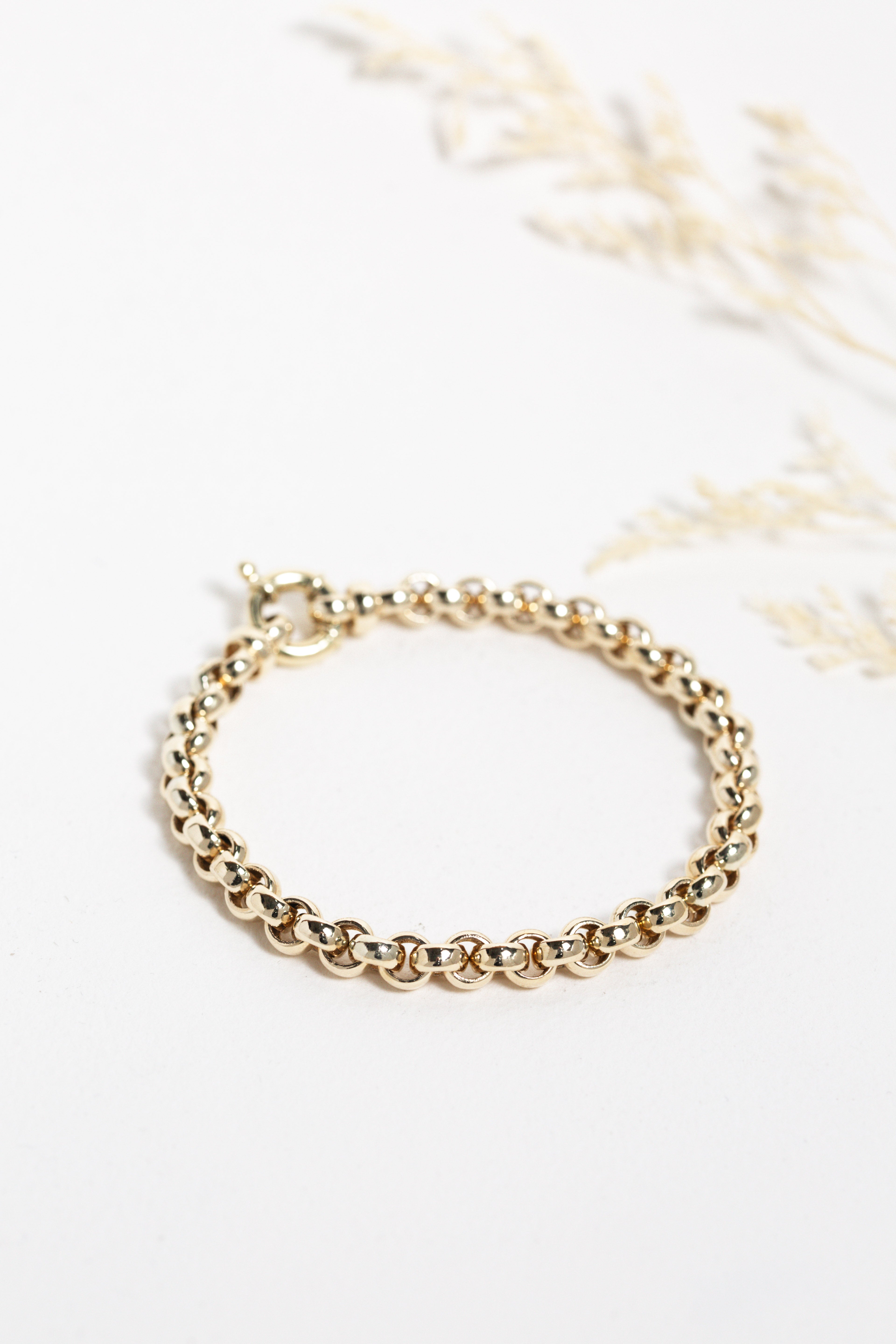 Crafted from solid 9ct gold, our Signature Belcher Bracelet exudes timeless strength and understated luxury.