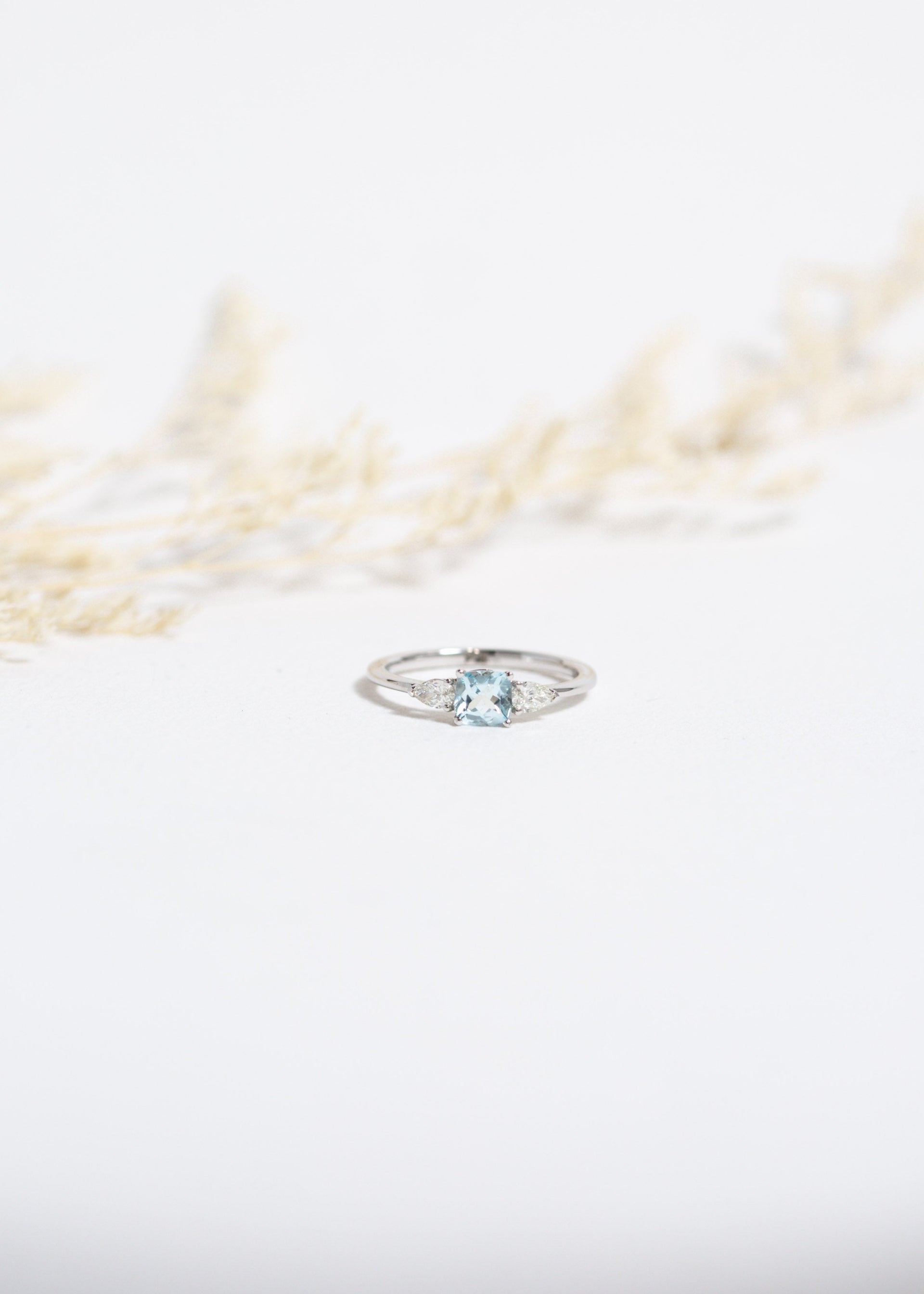 Aquamarine Ring White Gold