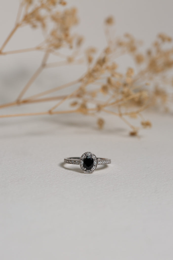 Sapphire and diamond ring in white gold