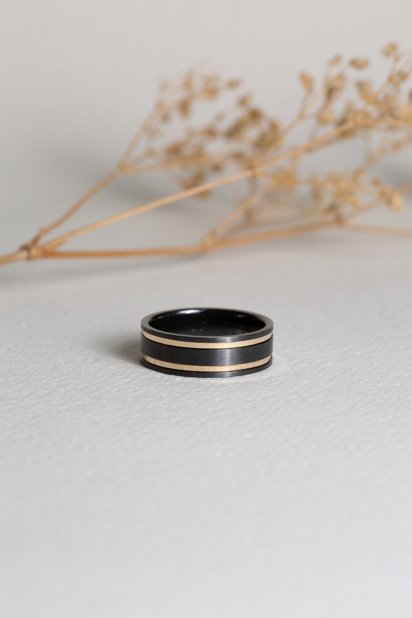 Mens zirconium and gold ring