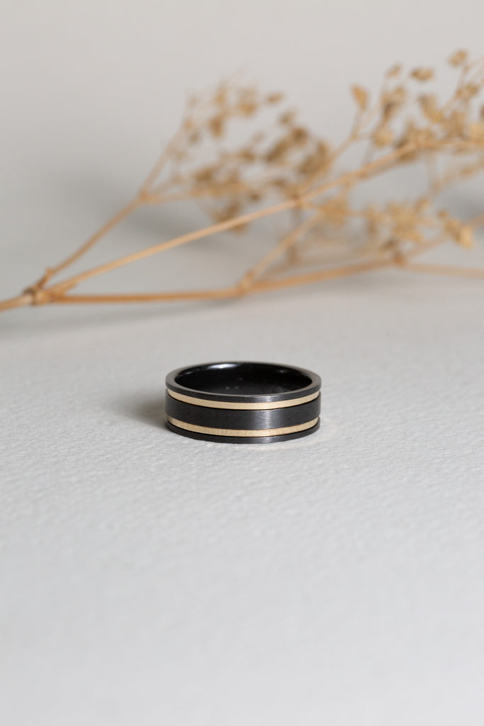 Mens zirconium and gold ring