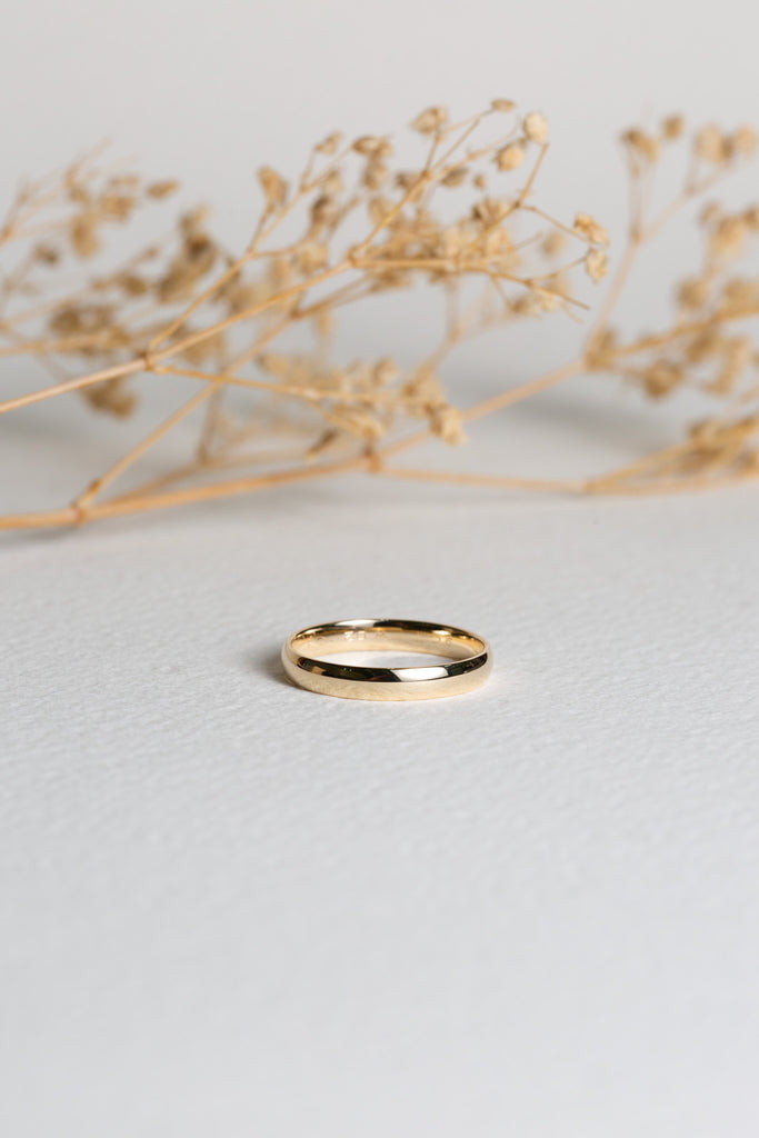 Ladies plain gold wedding ring