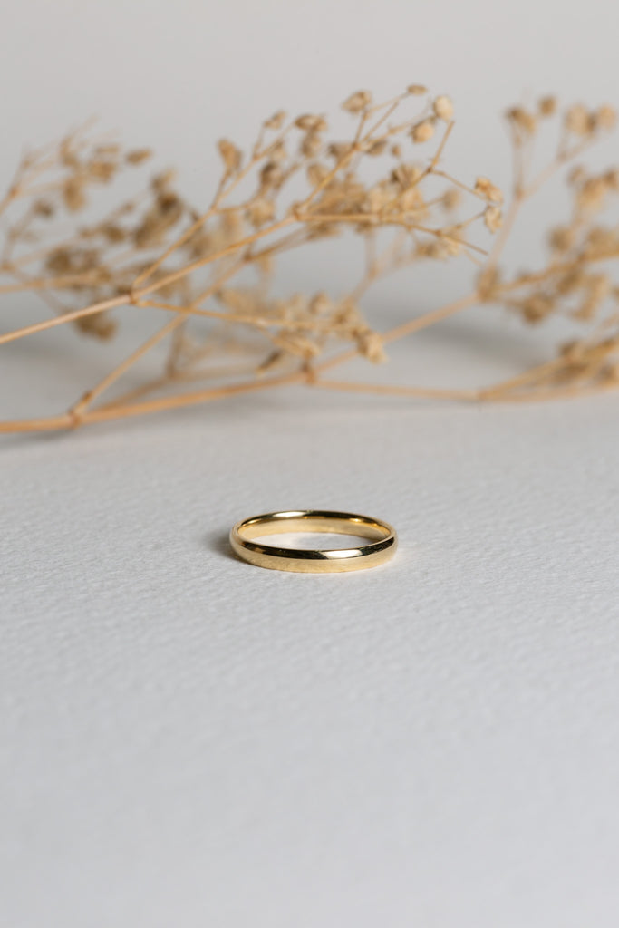 Ladies plain gold ring