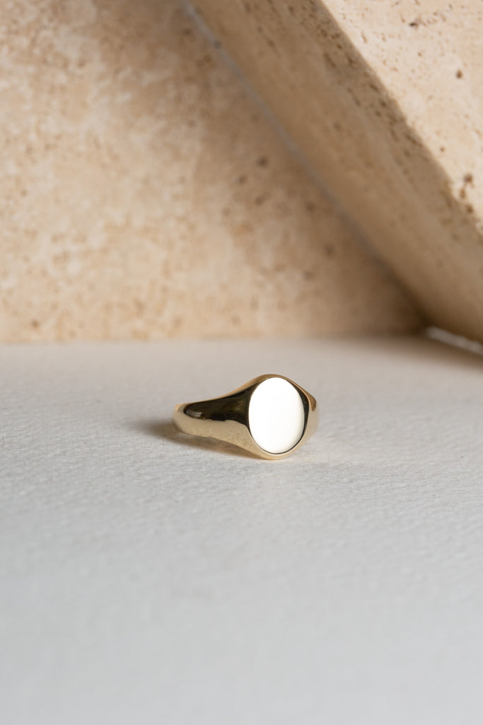 Mens gold signet ring