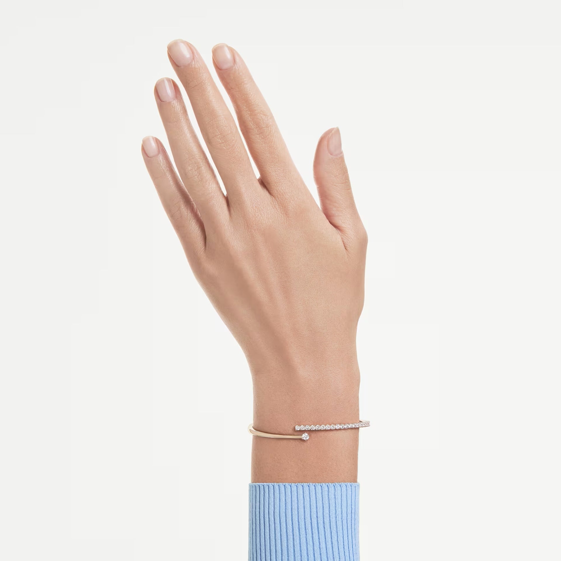 Woman wearing the Swarovski Matrix bangle in rose gold