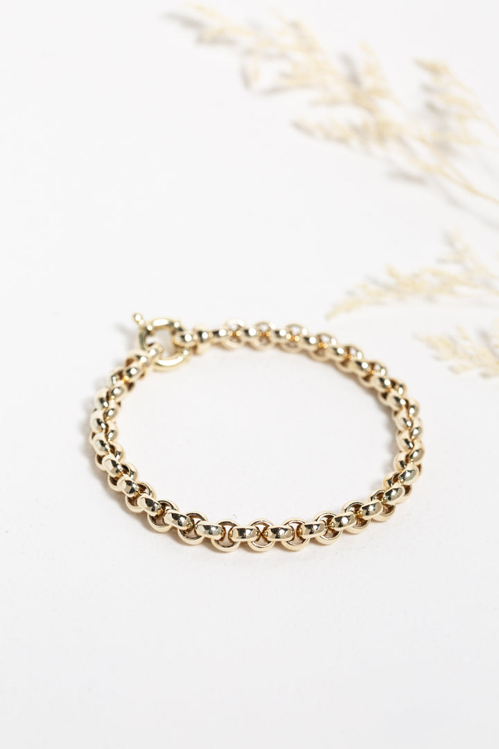 Crafted from solid 9ct gold, our Signature Belcher Bracelet exudes timeless strength and understated luxury.